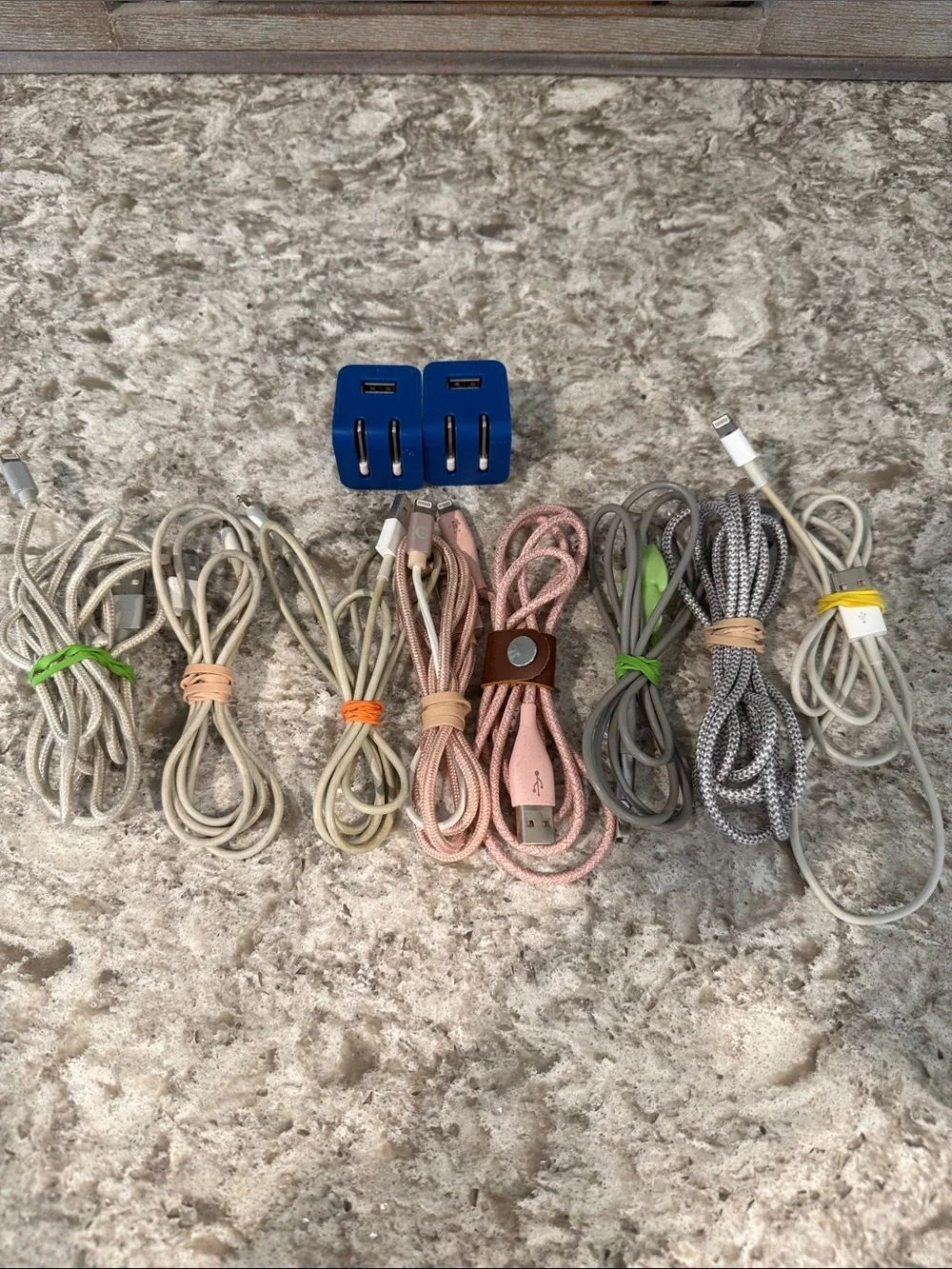 USB to Lightning Cable (8) + 2 power banks